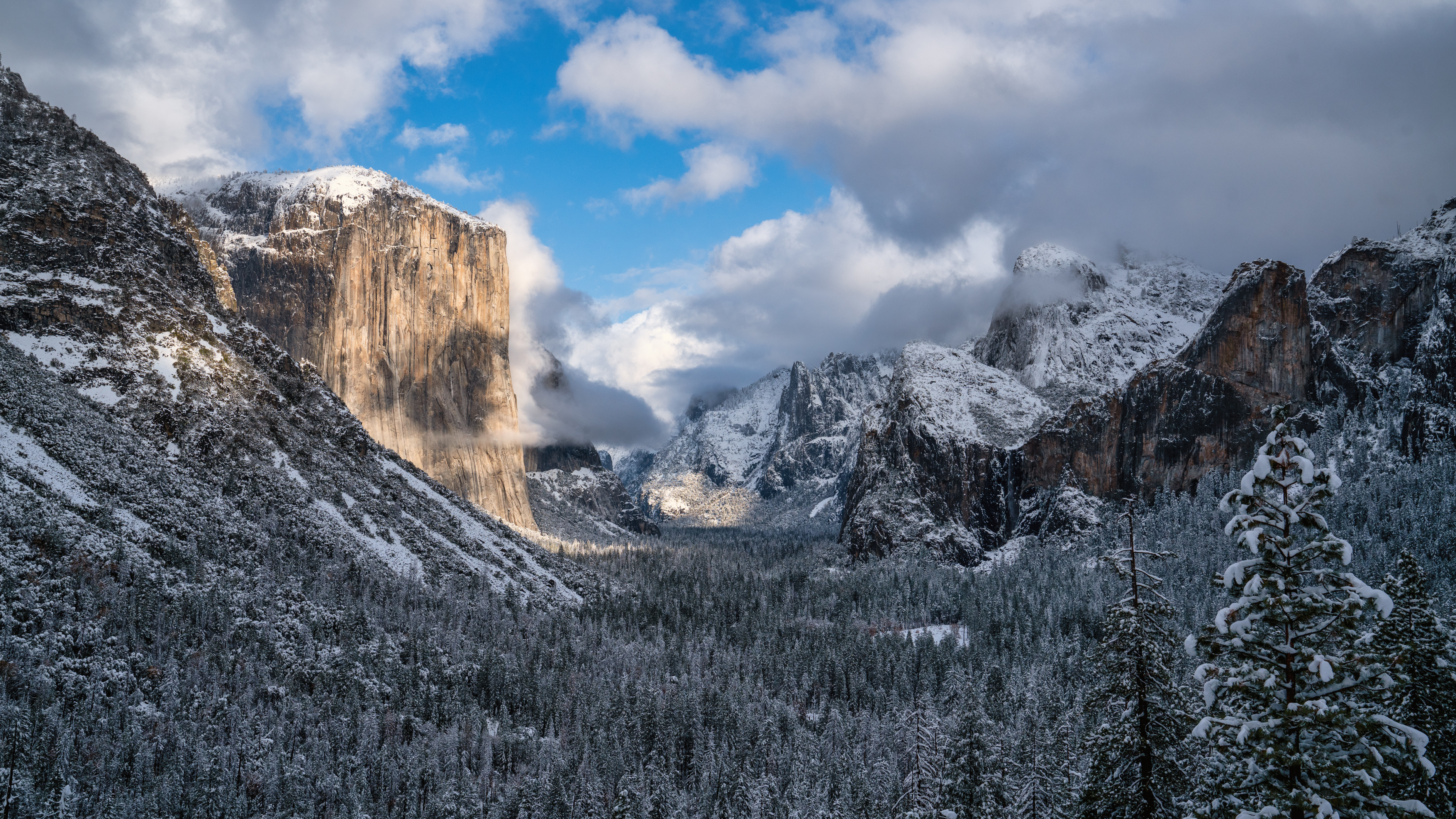 Yosemites Tunnel View in Winter