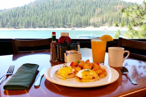 Ducey's on the Lake Breakfast