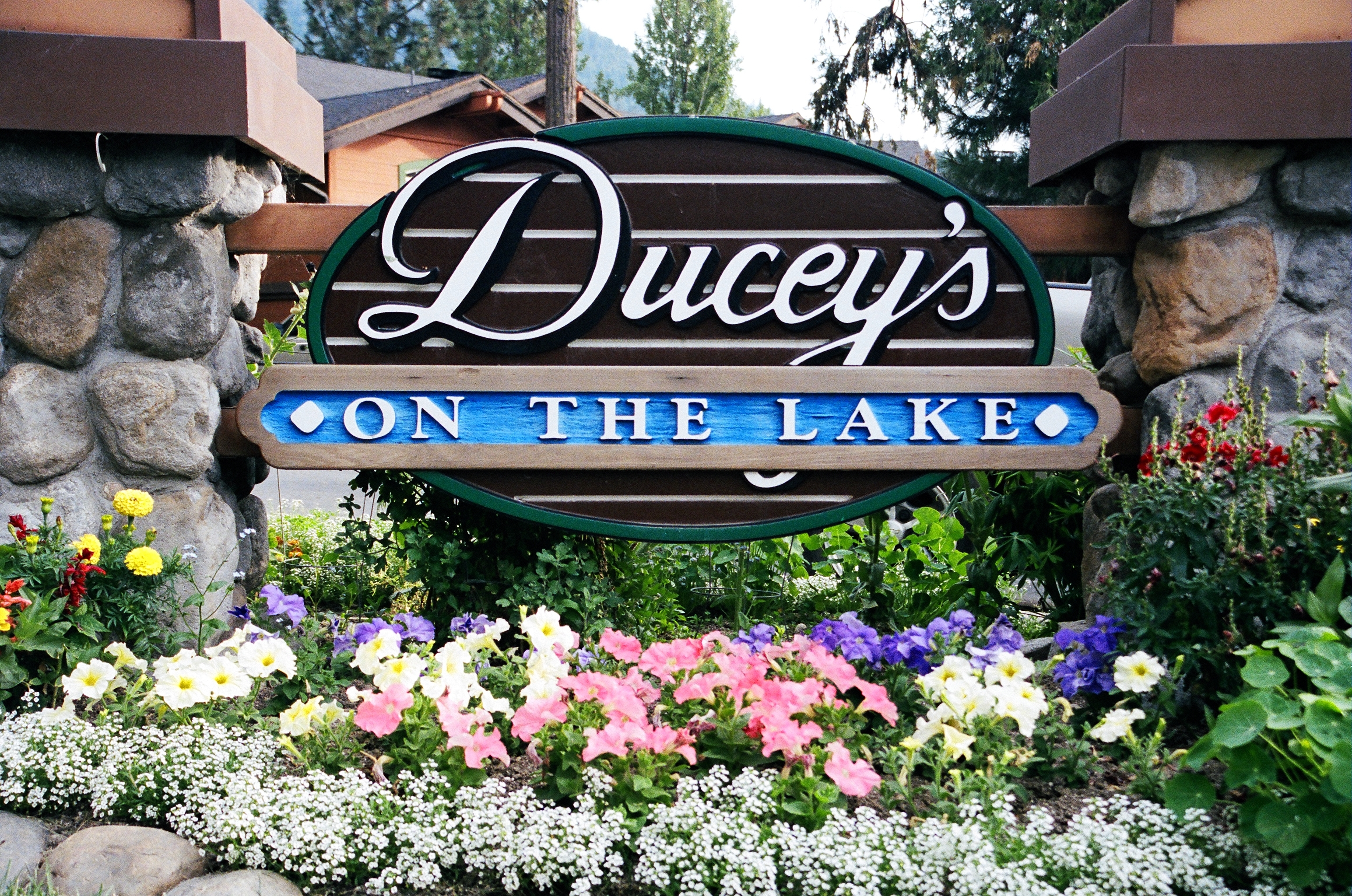 Duceys On The Lake at The Pines Resort, Bass Lake CA