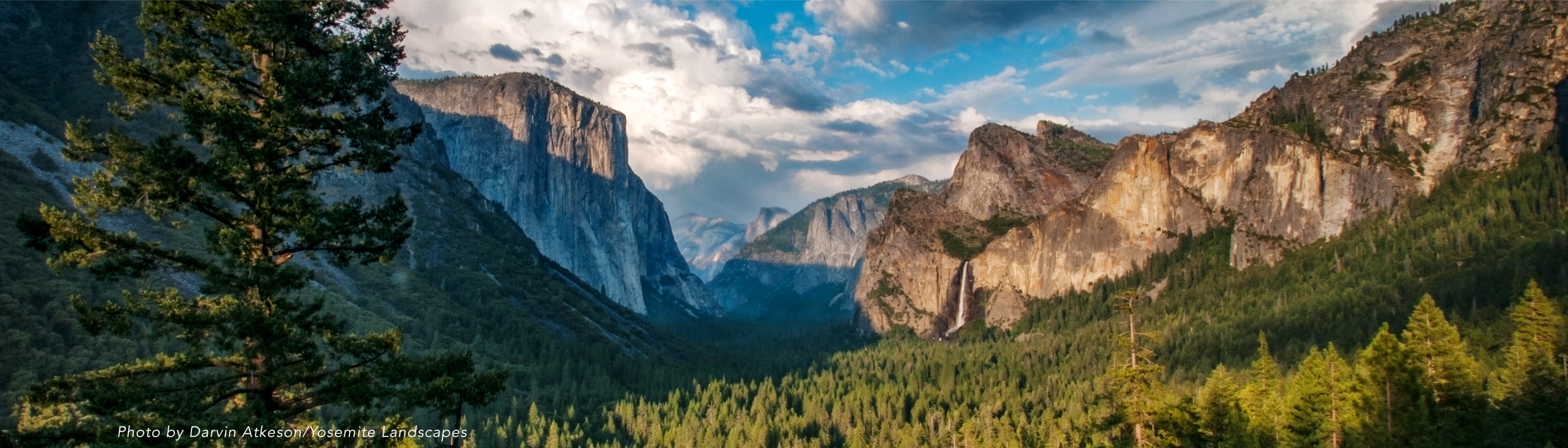 beautiful vista from Tunnel View in Yosemite, Summer season